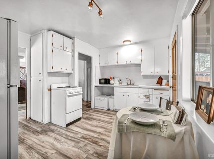 1084 Juniper Avenue, South Lake Tahoe, CA 96150 Photo