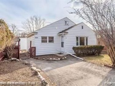 2835 Oldsmobile Avenue, Waterford Twp, MI 48328