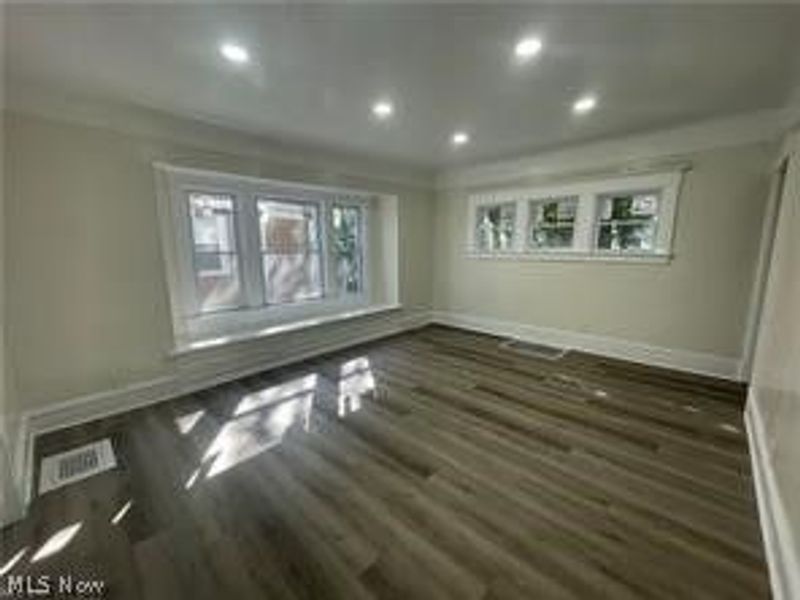 10404 South Boulevard, Cleveland, OH 44108 Photo 15