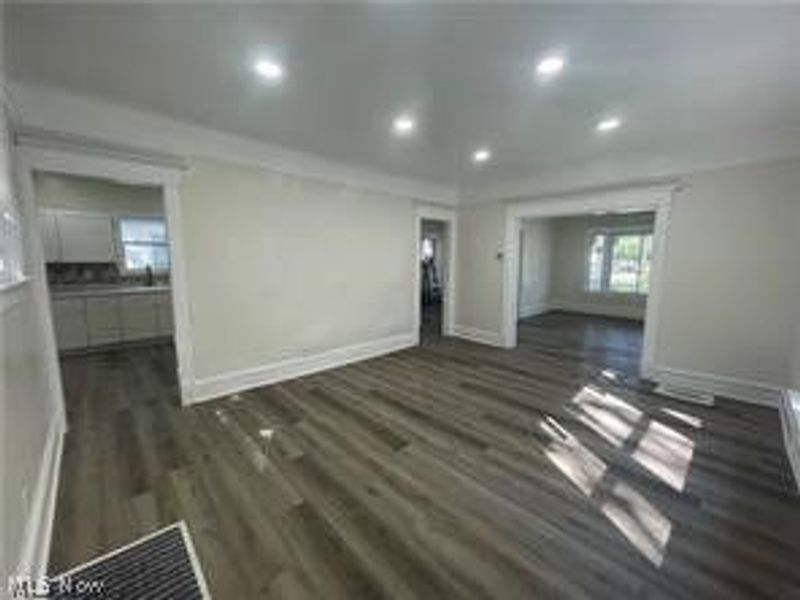 10404 South Boulevard, Cleveland, OH 44108 Photo 16