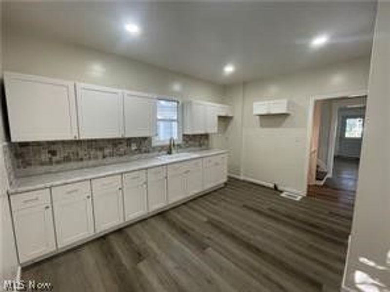 10404 South Boulevard, Cleveland, OH 44108 Photo 7