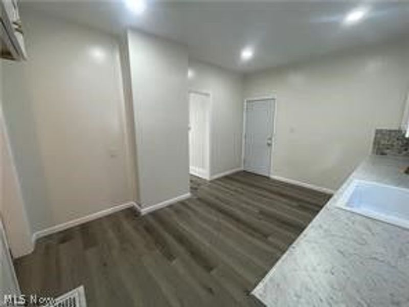 10404 South Boulevard, Cleveland, OH 44108 Photo 9