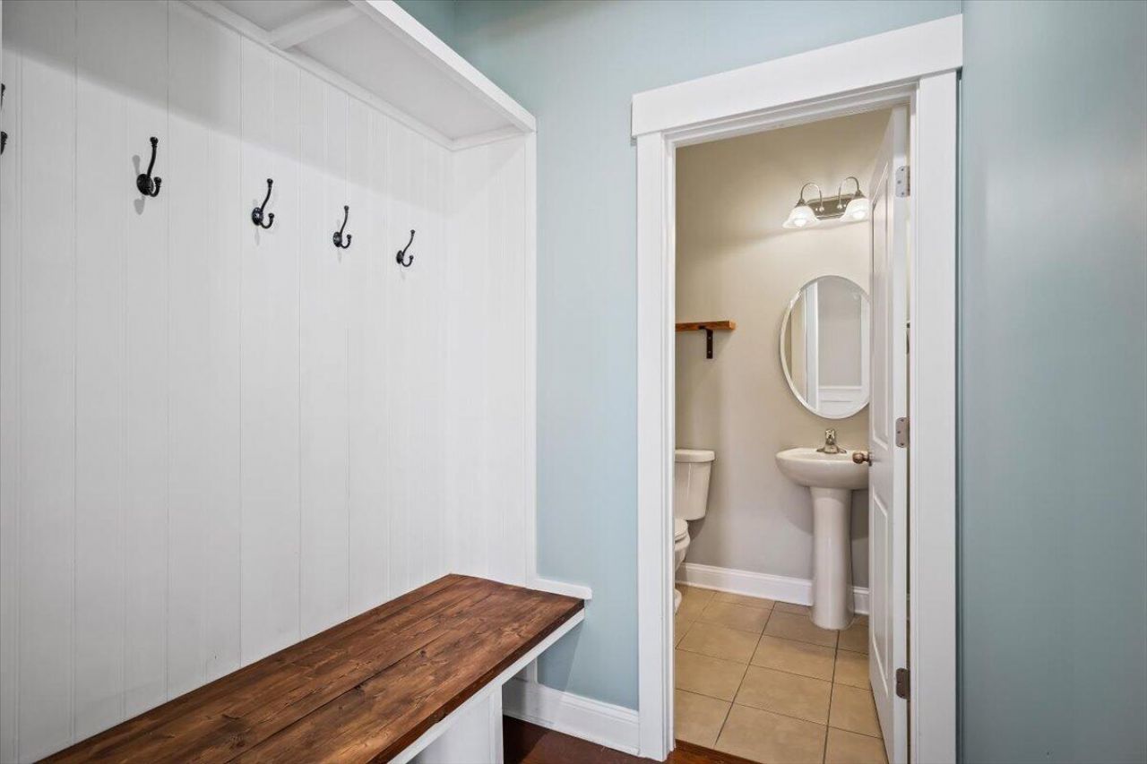 1917 Gammon Street Photo 24