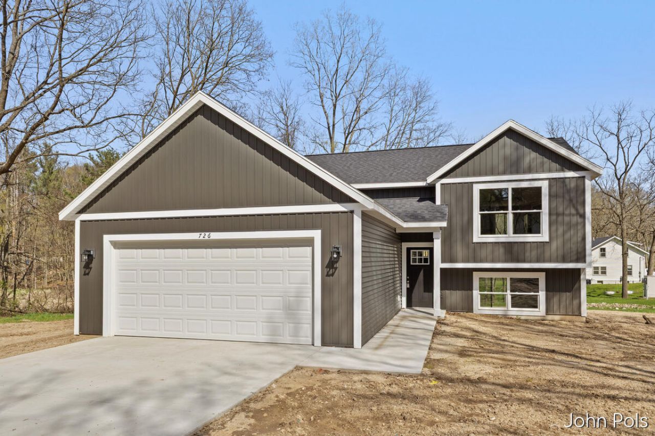 726 S Lincoln Street, Greenville, MI 48838 Main Photo