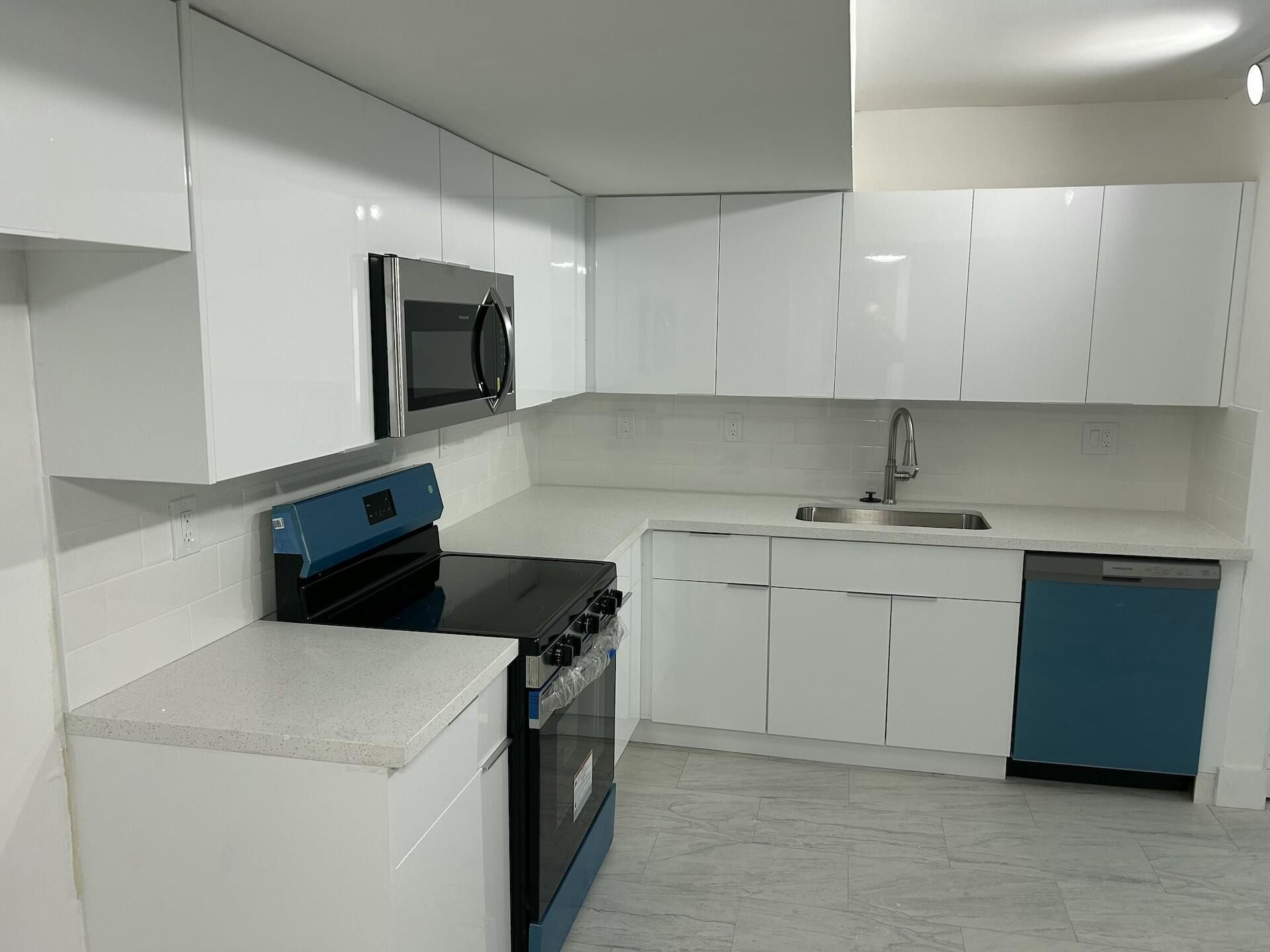 701 N Pine Island Road, Unit 304, Plantation, FL 33324 Photo