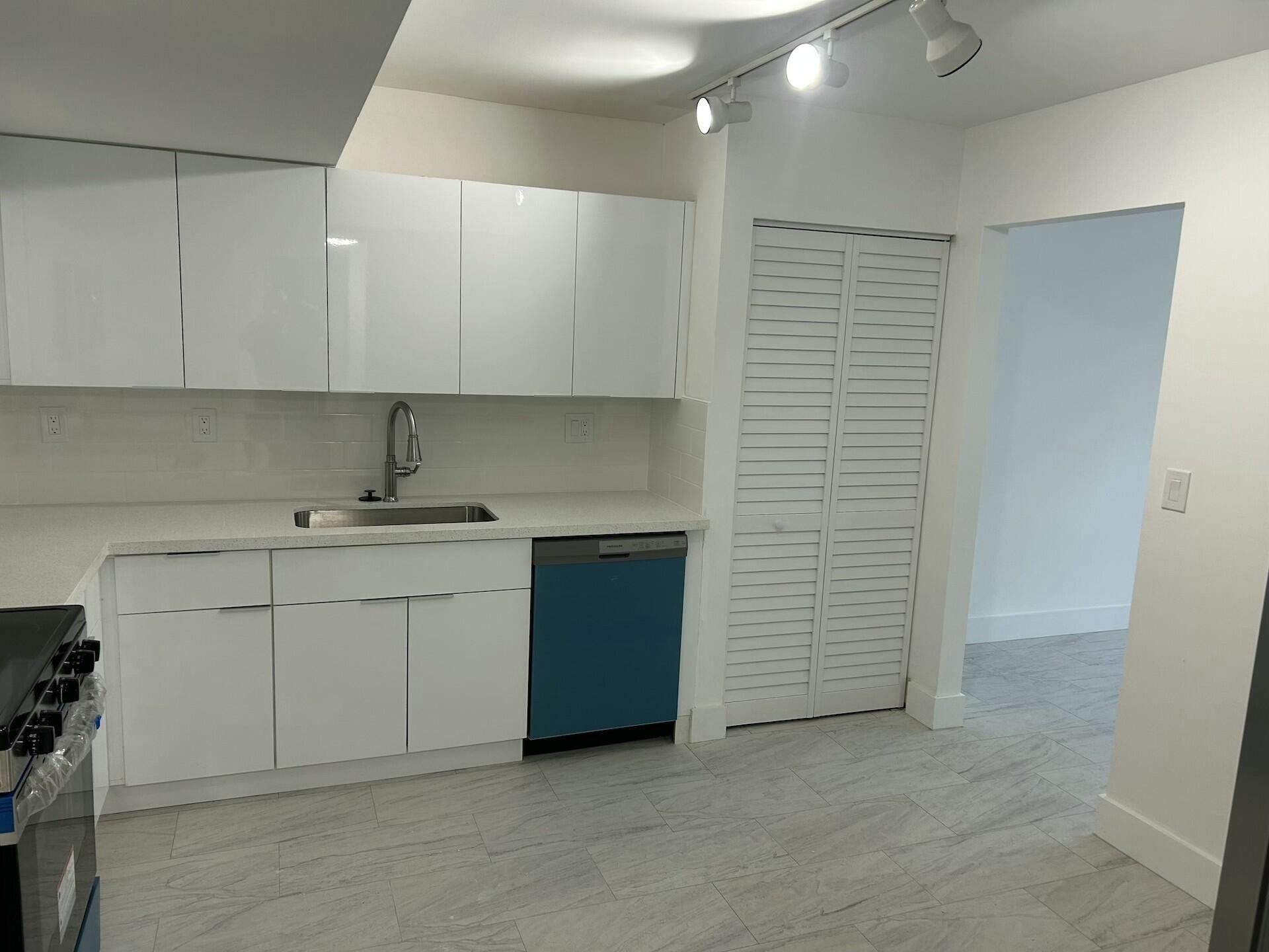 701 N Pine Island Road, Unit 304, Plantation, FL 33324 Photo