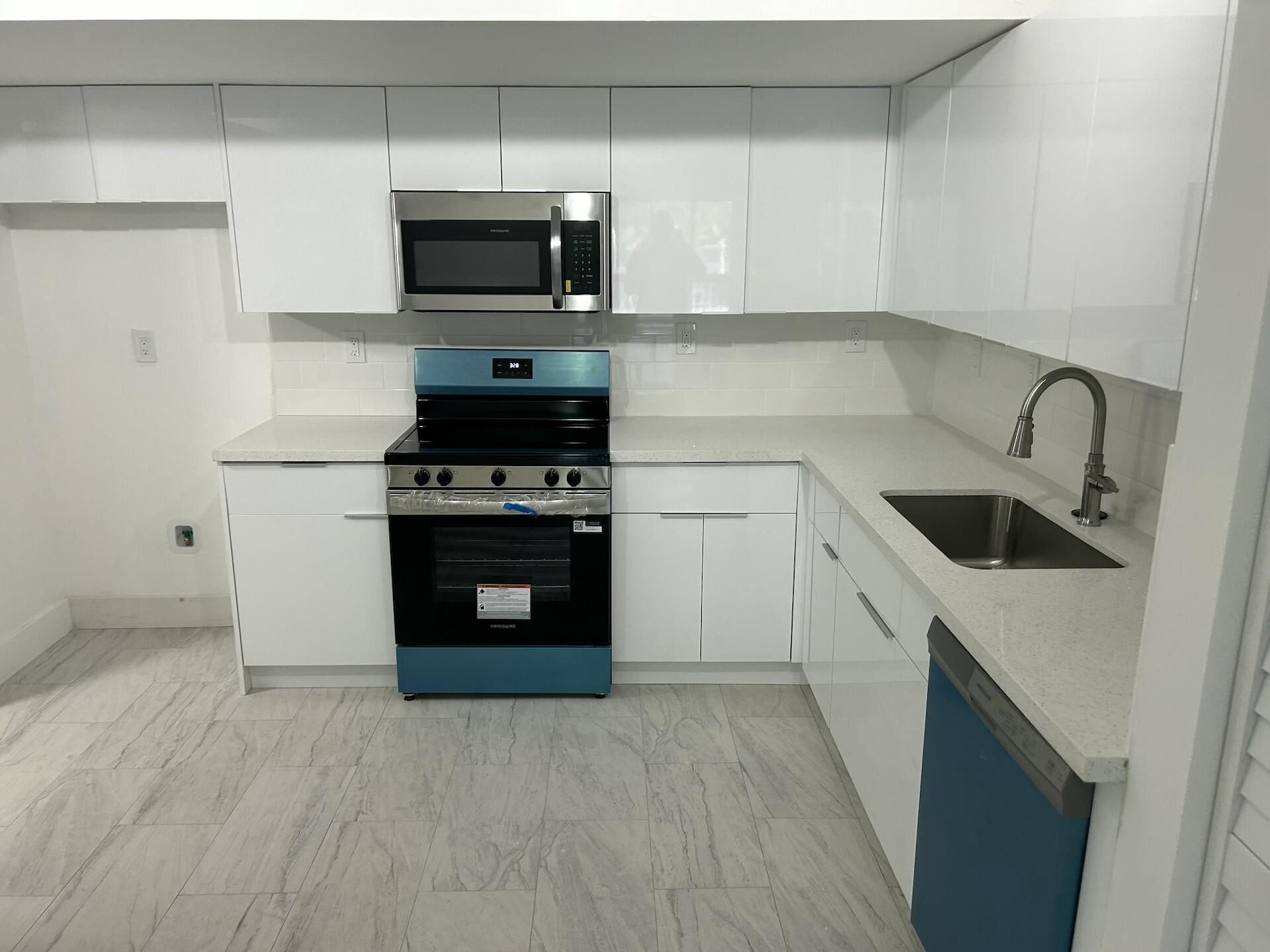701 N Pine Island Road, Unit 304, Plantation, FL 33324 Photo
