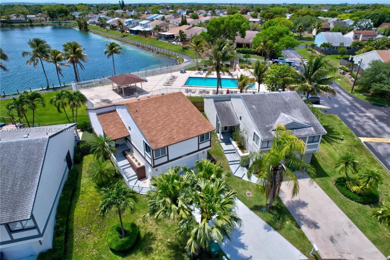 9928 SW 218th Ter, Cutler Bay, FL 33190 Photo