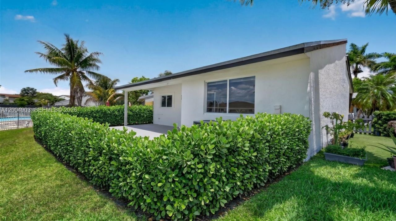 9928 SW 218th Ter, Cutler Bay, FL 33190 Photo