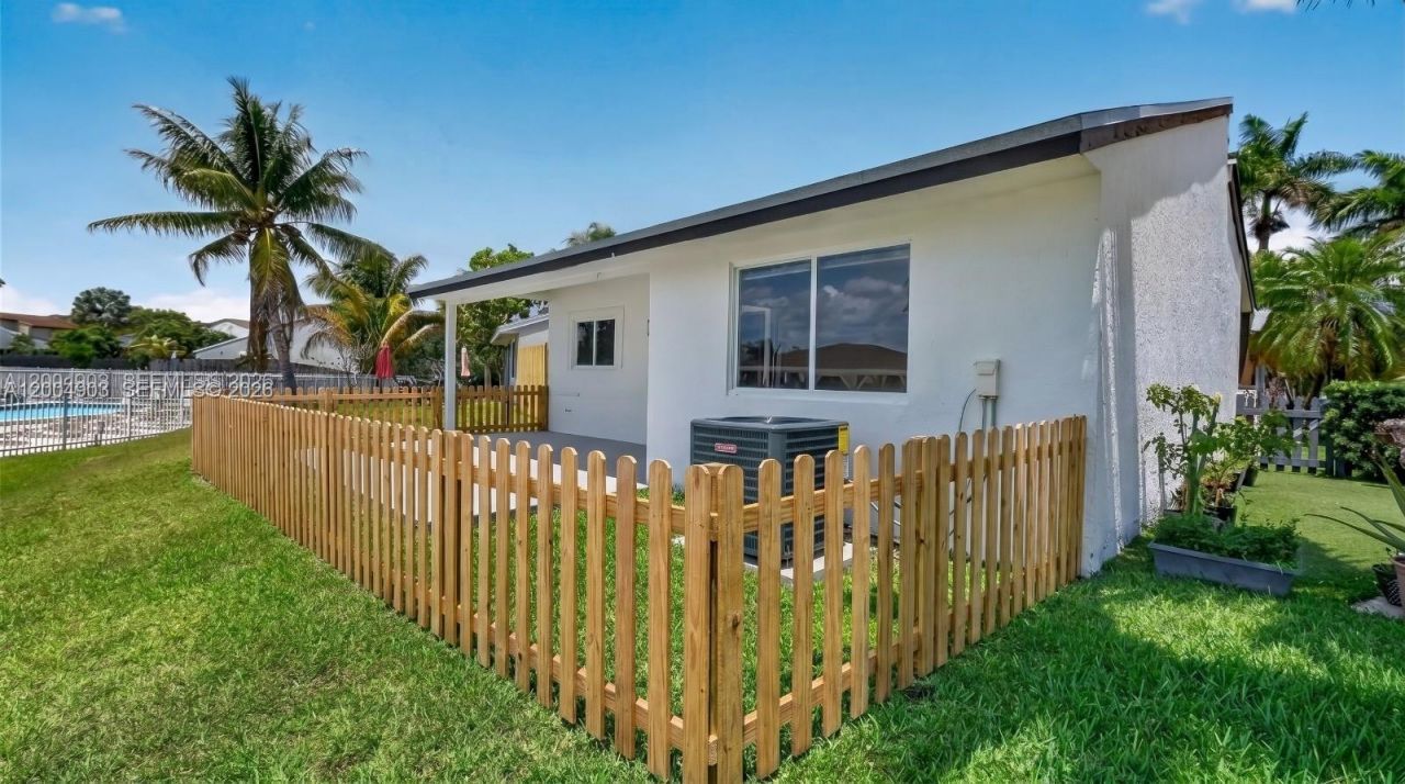 9928 SW 218th Ter, Cutler Bay, FL 33190 Photo