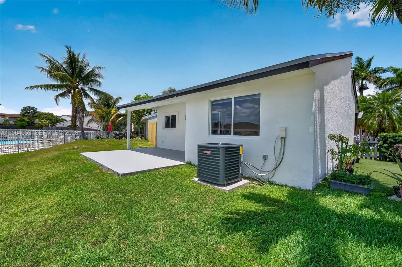 9928 SW 218th Ter, Cutler Bay, FL 33190 Photo
