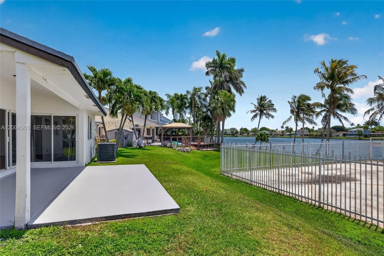 9928 SW 218th Ter, Cutler Bay, FL 33190 Photo