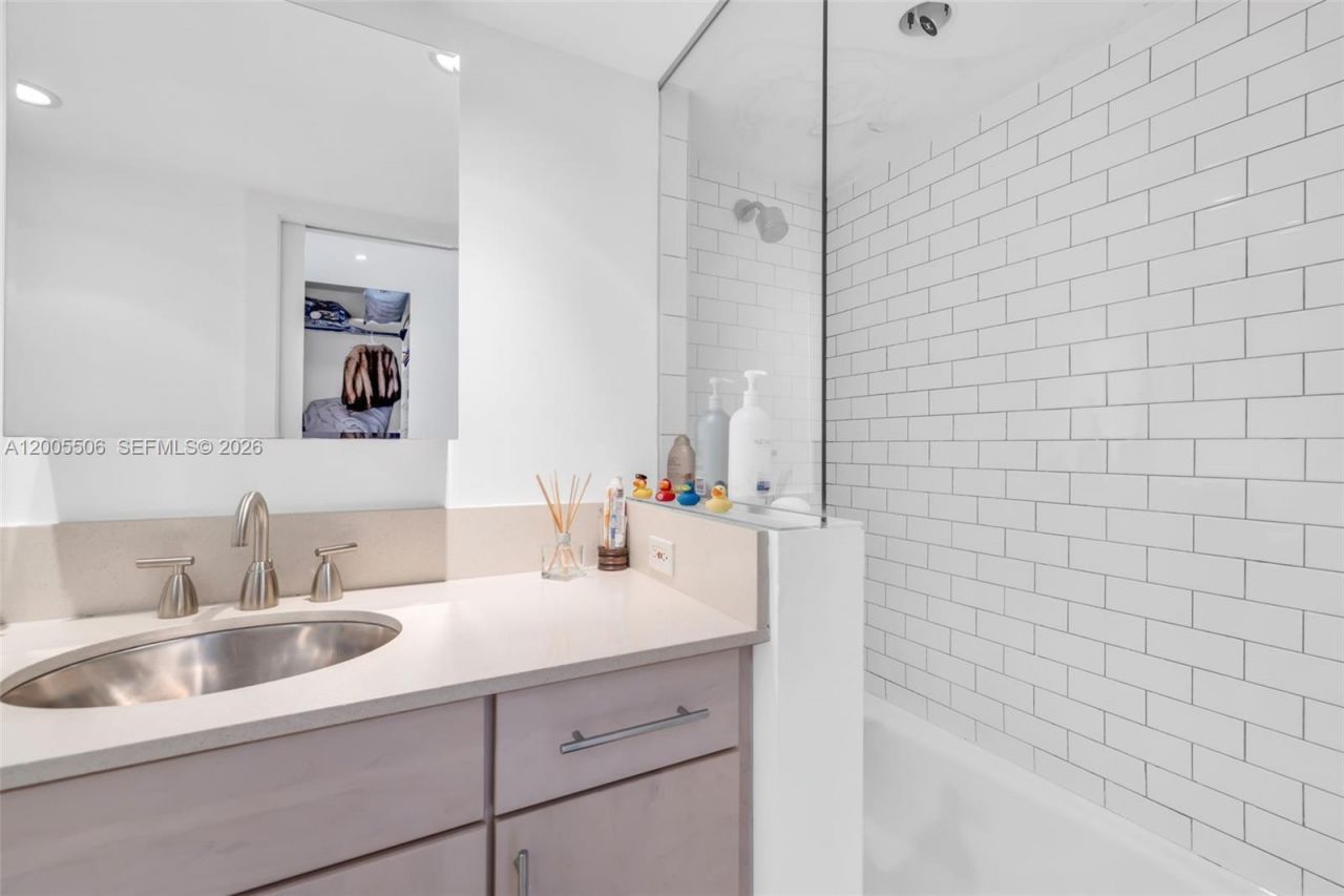 11 Island Ave , Unit 411, Miami Beach, FL 33139 Photo