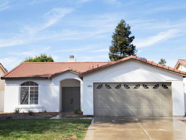 10616 Petalo Dr, Bakersfield, CA 93311