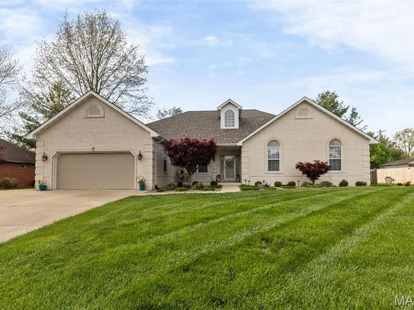 1821 Creekside Drive, Swansea, IL 62226