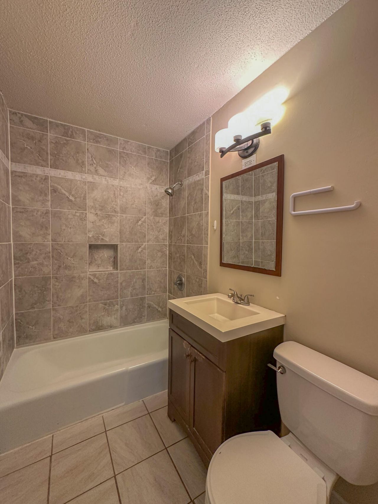 1045 Harborview Road Photo 10