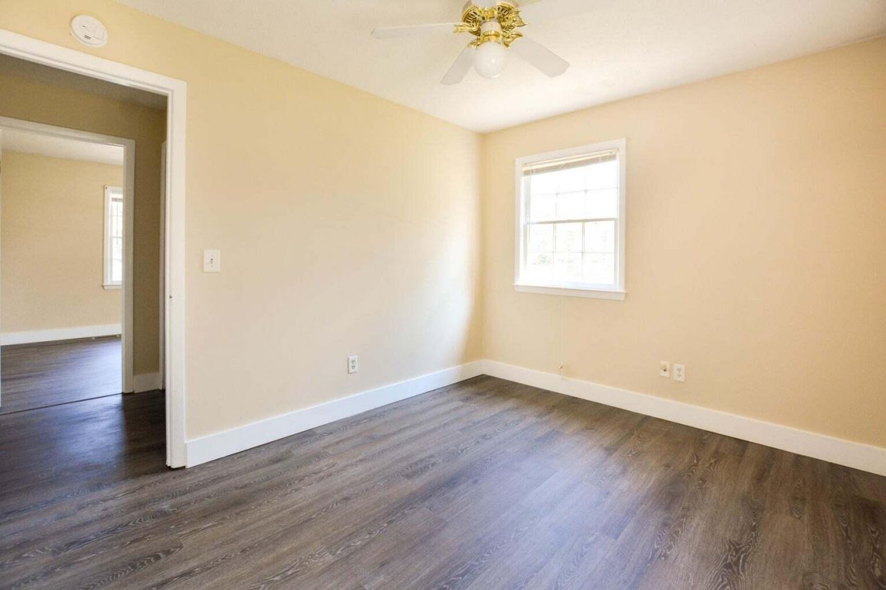 1045 Harborview Road Photo 10