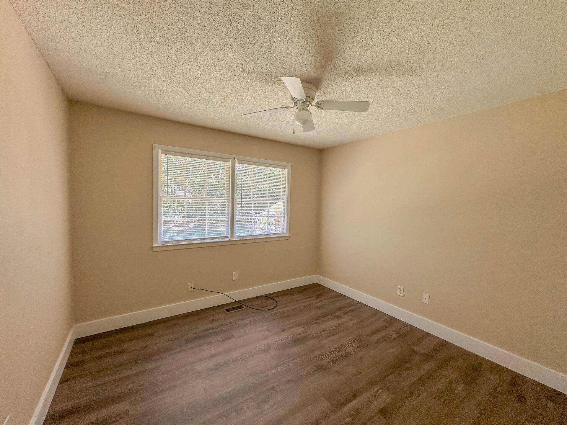 1045 Harborview Road Photo 11