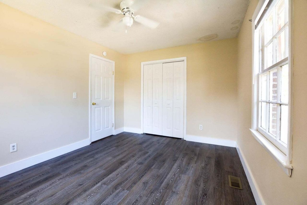 1045 Harborview Road Photo 11