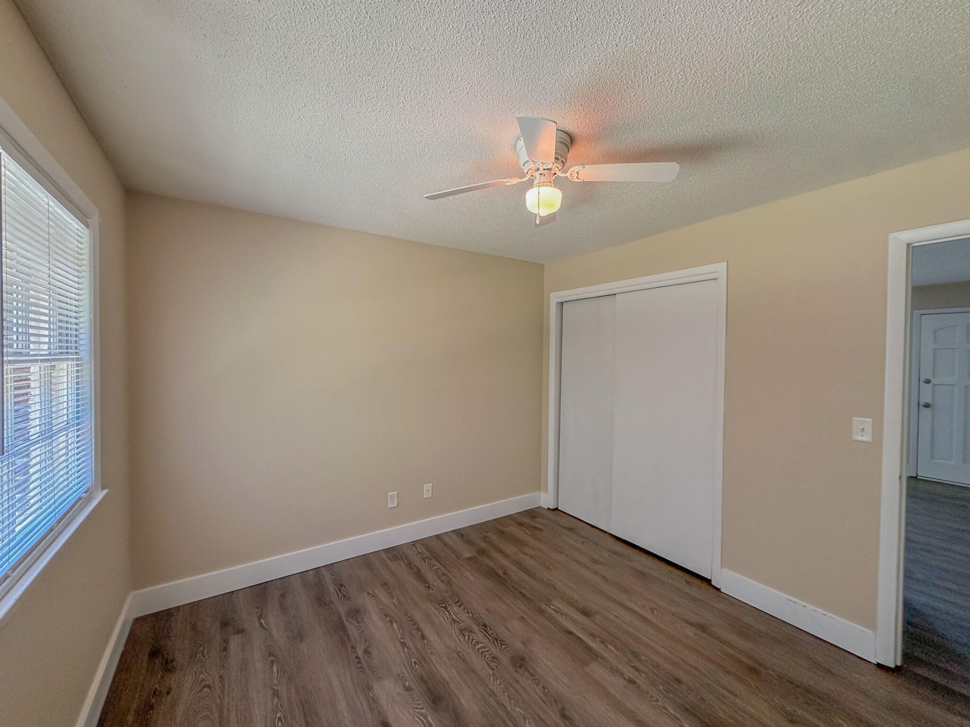 1045 Harborview Road Photo 12