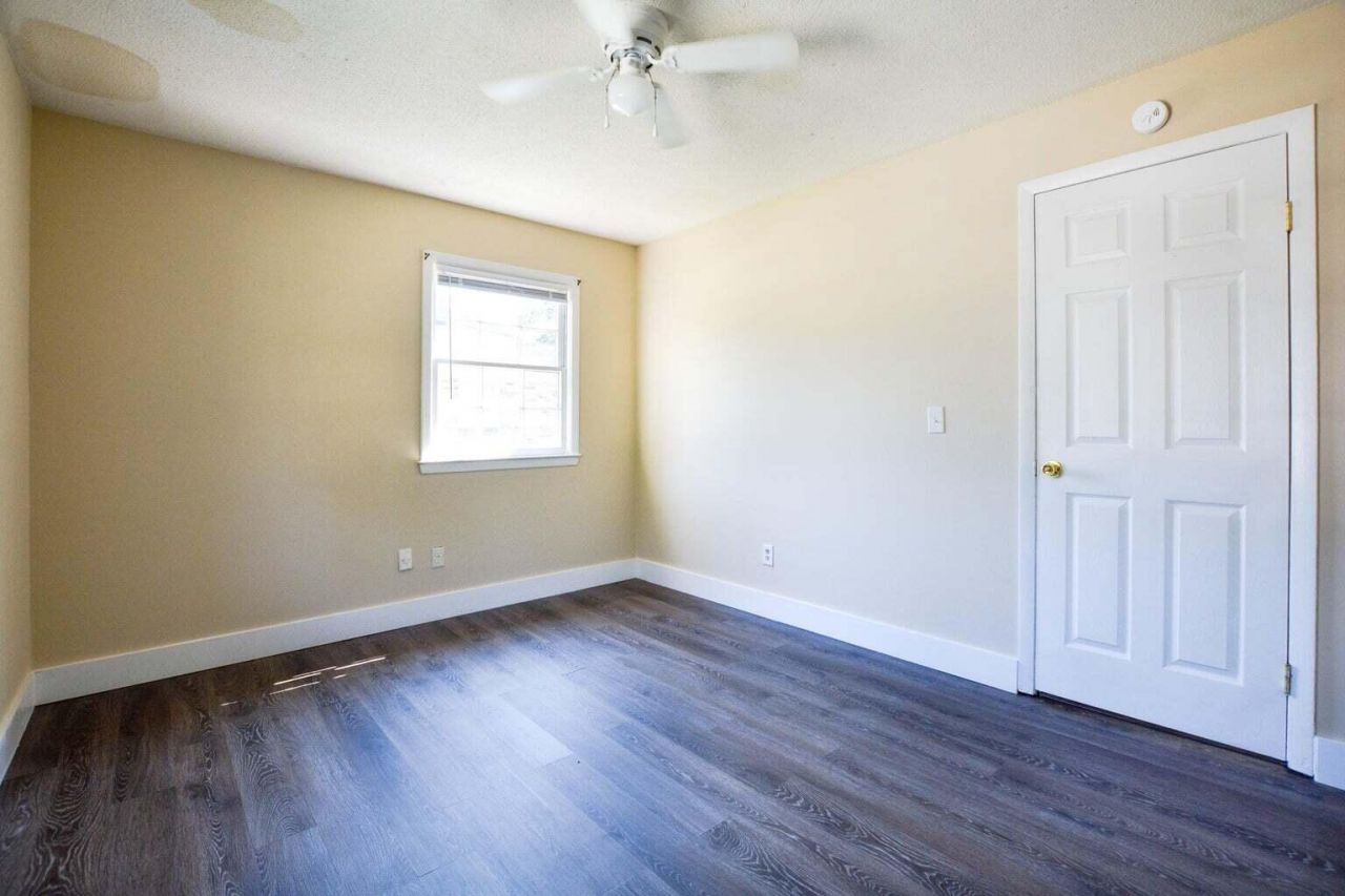 1045 Harborview Road Photo 12