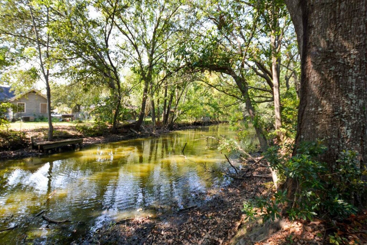 1045 Harborview Road Photo 14