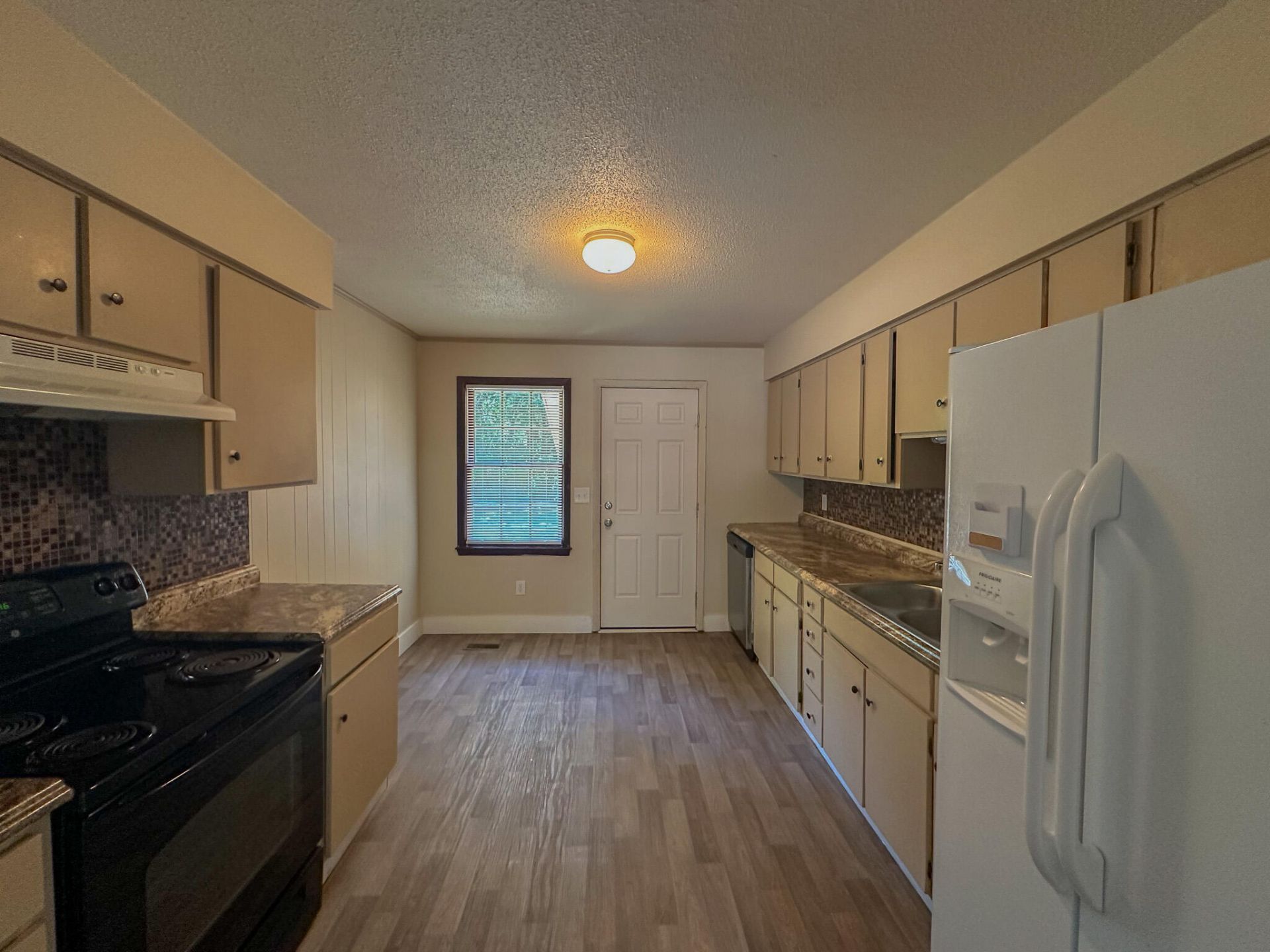 1045 Harborview Road Photo 4