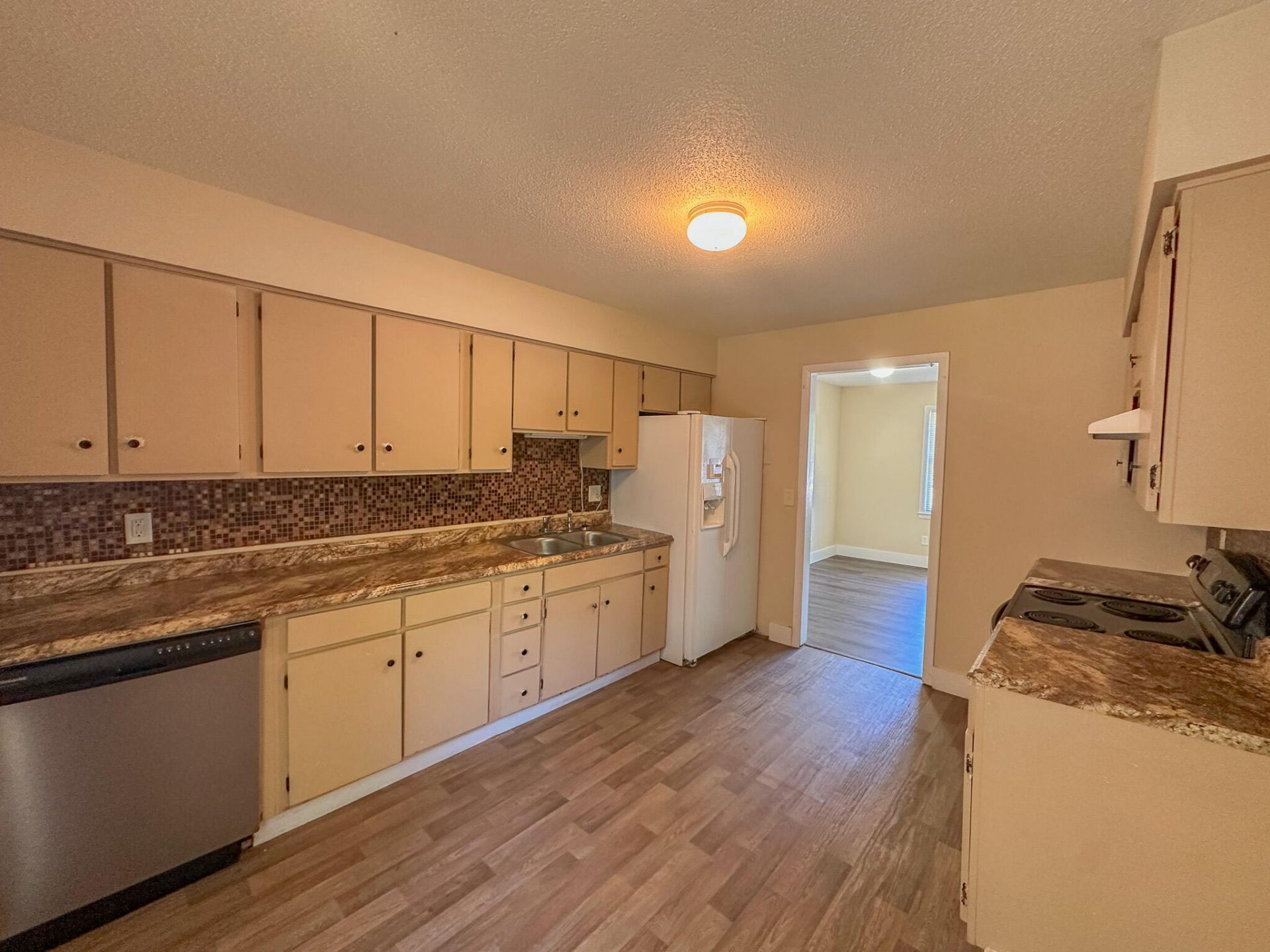 1045 Harborview Road Photo 5
