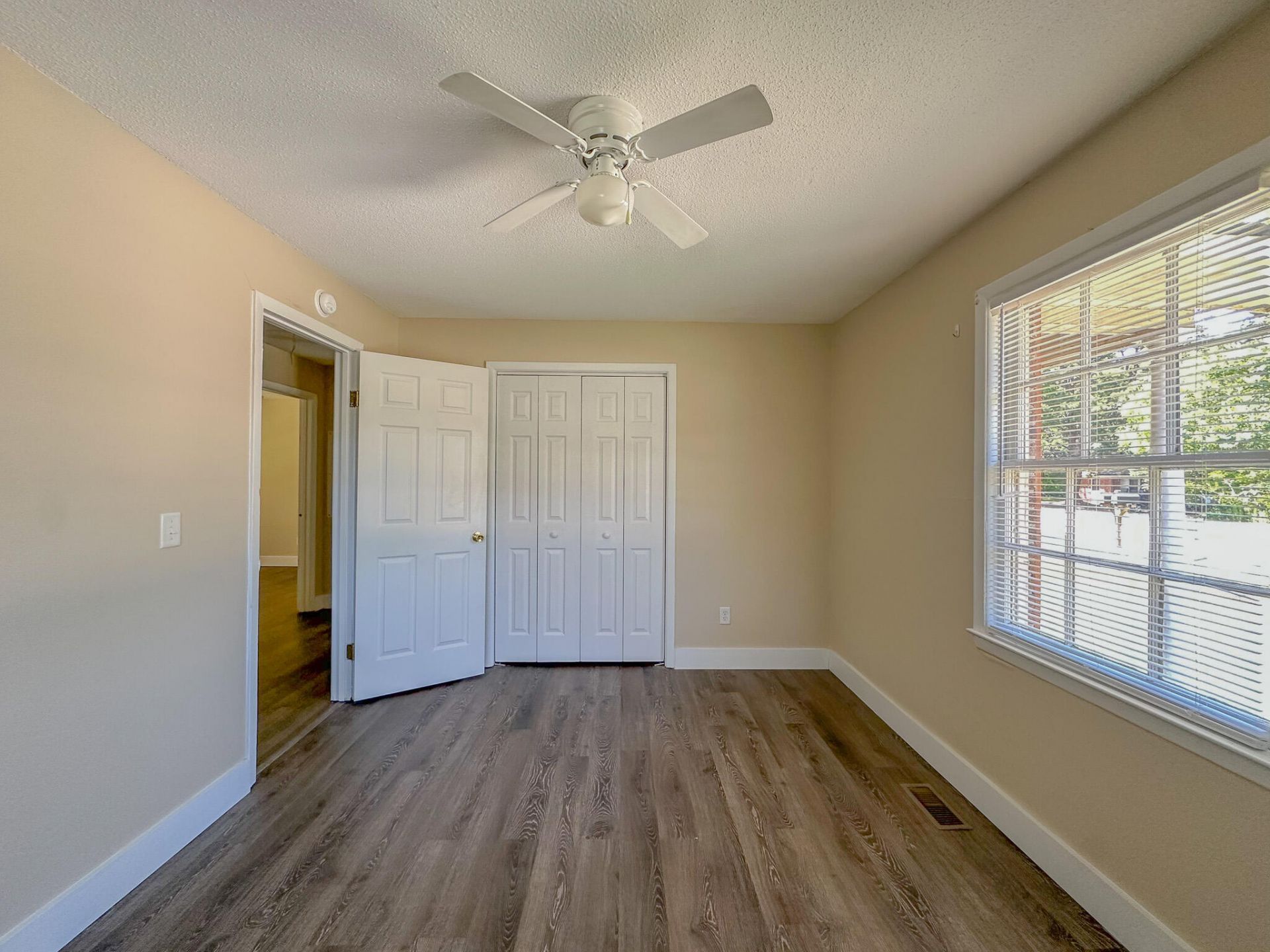 1045 Harborview Road Photo 7