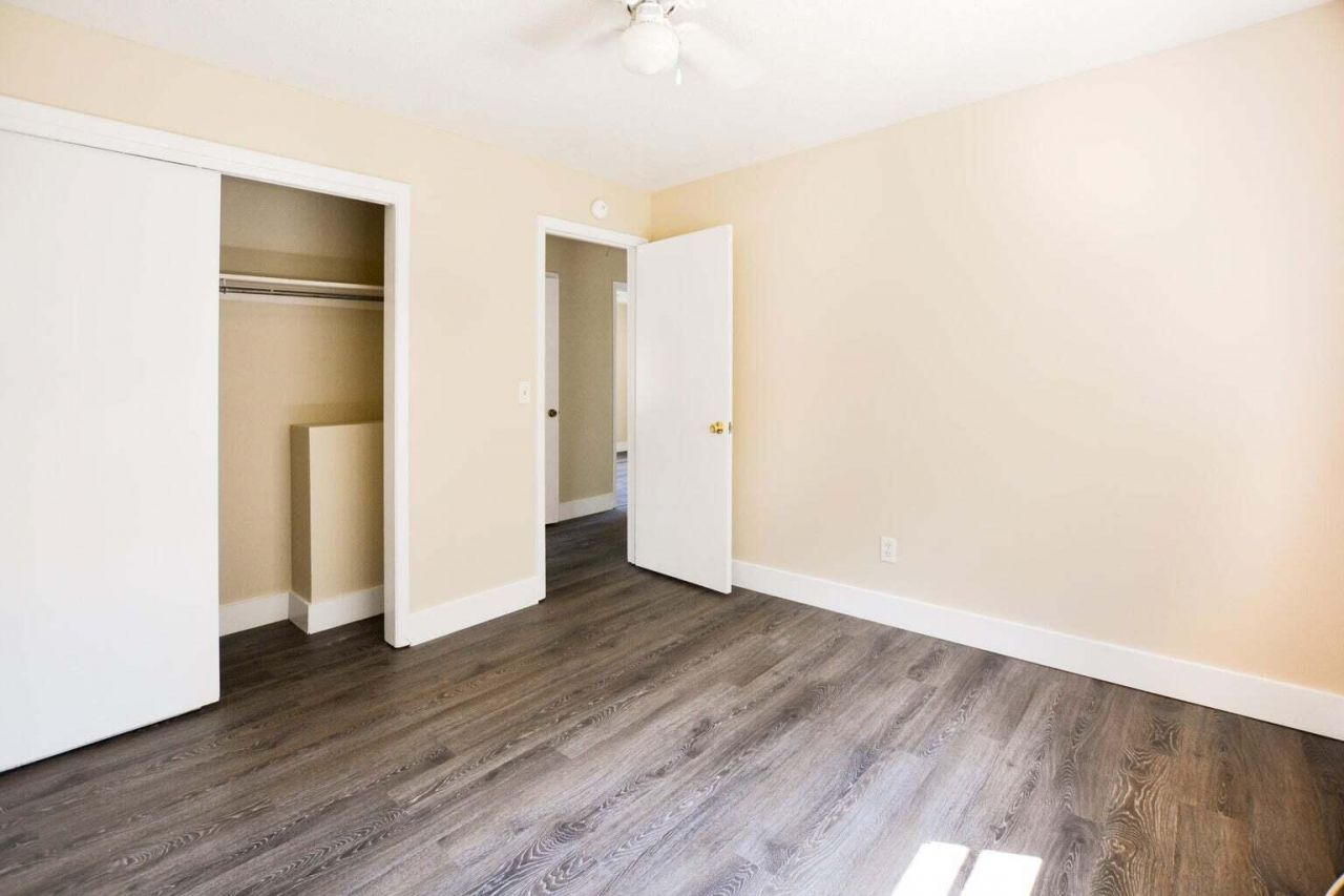 1045 Harborview Road Photo 8