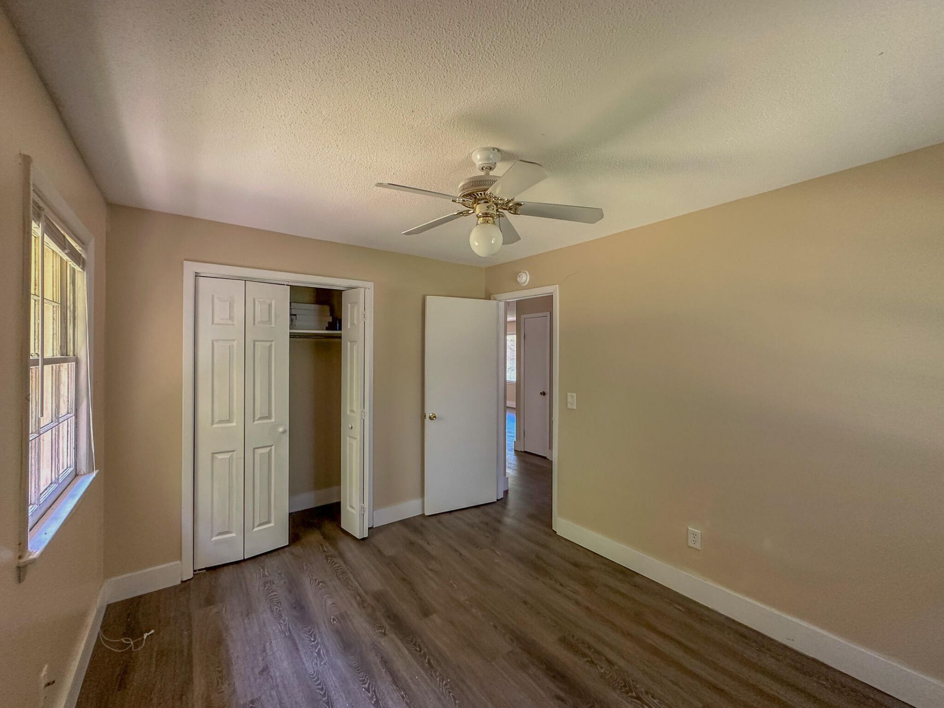 1045 Harborview Road Photo 9