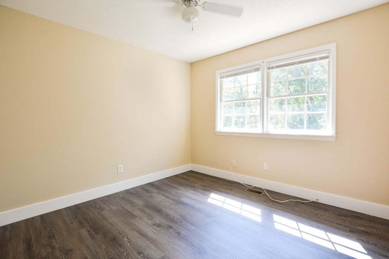 1045 Harborview Road Photo 9