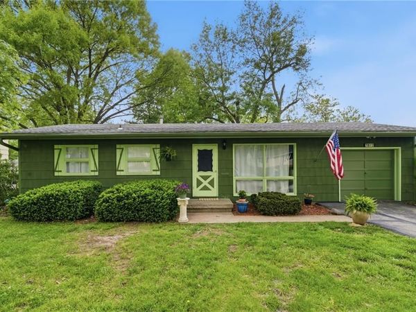 7812 Ash Street, Prairie Village, KS 66208