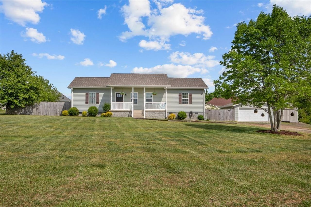 17041 Pond Cir, Bon Aqua, TN 37025 Main Photo