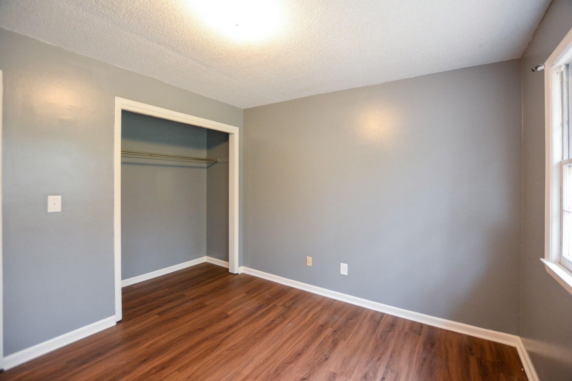 1045 Harborview Road Photo 10