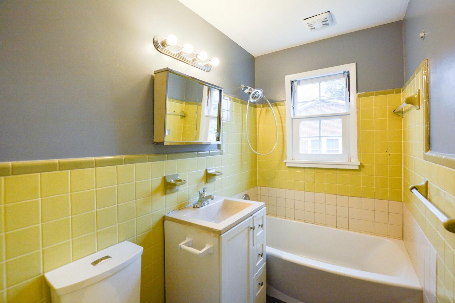 1045 Harborview Road Photo 12