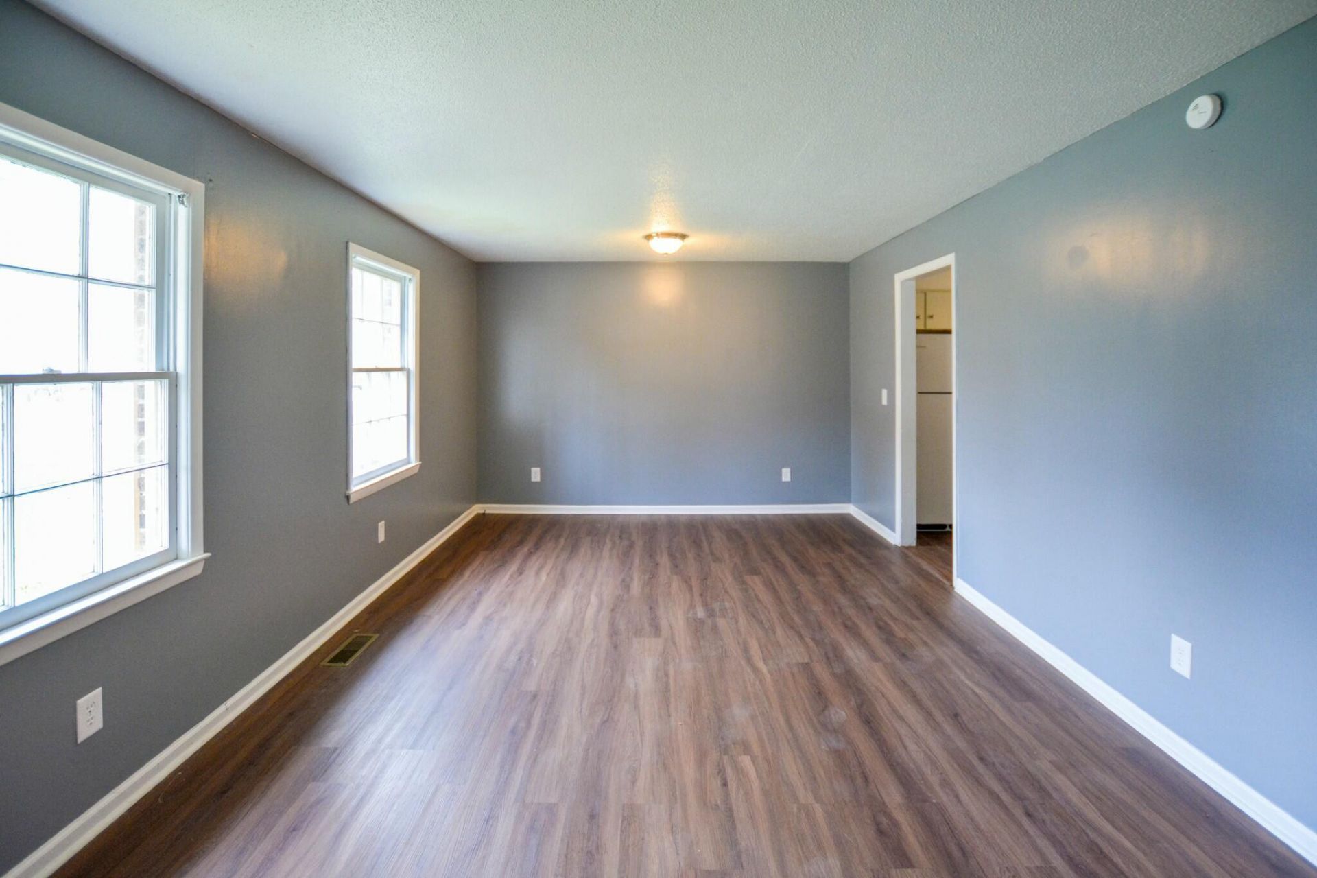 1045 Harborview Road Photo 9