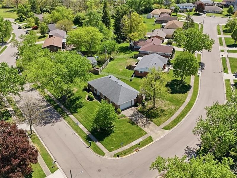 152 Lake Forest Drive, West Carrollton, OH 45449 Photo 2