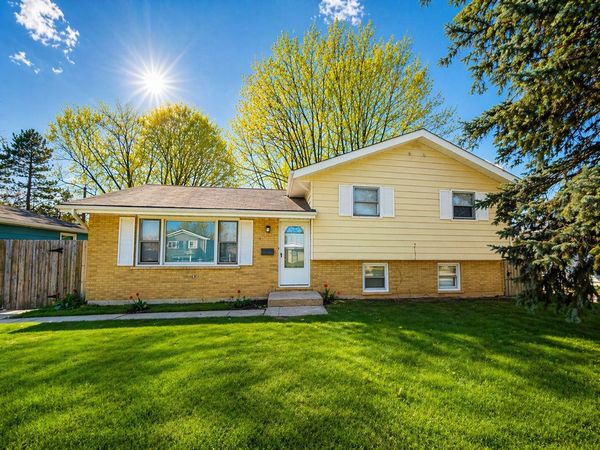 2432 YEOMAN Street , Waukegan, IL 60087