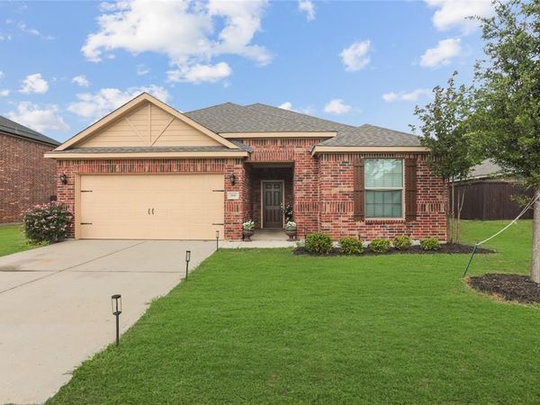 186 Aster Drive, Sanger, TX 76266