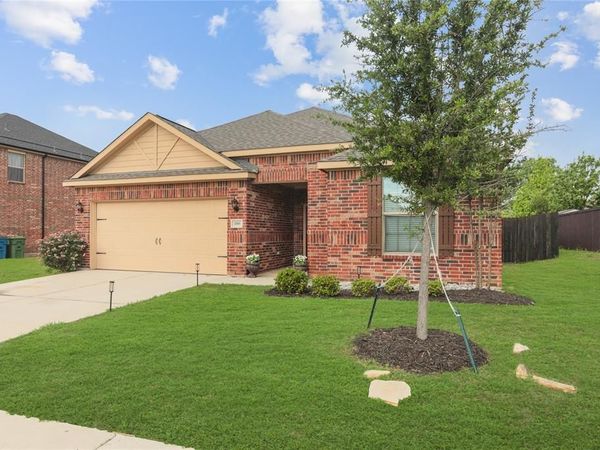 186 Aster Drive, Sanger, TX 76266