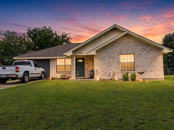 1004 Clover Street, Bellmead, TX 76705