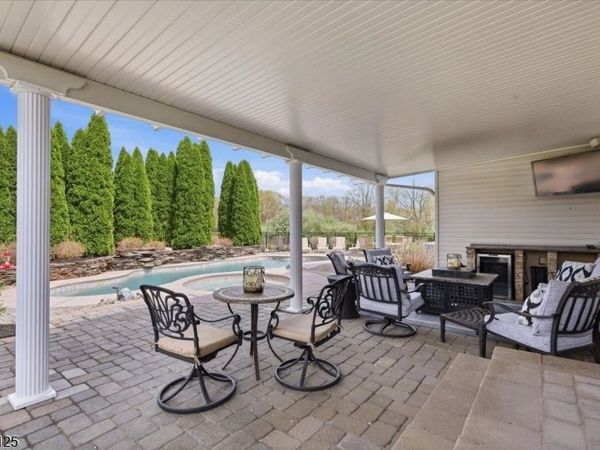 100 Distillery Rd, Readington, NJ 08889