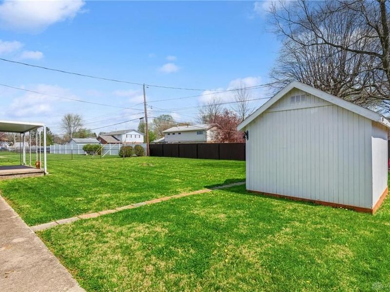 686 Kathryn Drive, Wilmington, OH 45177 Photo 2