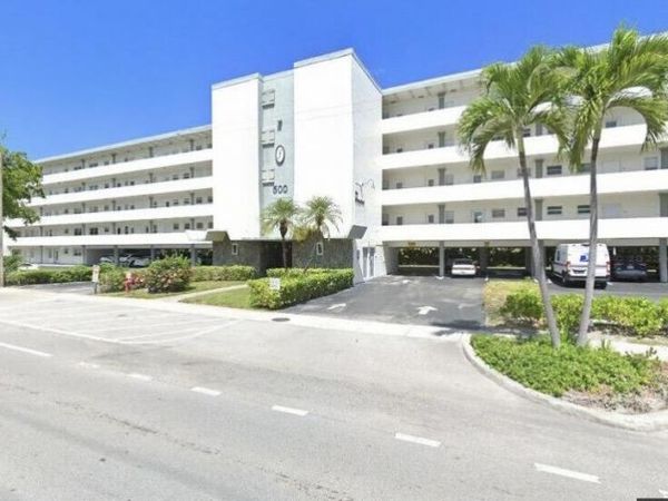 500 NE 14th Avenue NE, Unit 404, Hallandale Beach, FL 33009