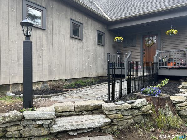 437 Providence, Hampton, CT 06247