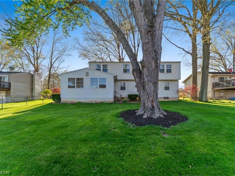 2085 Woodland Trace Street, Austintown, OH 44515 Photo 2