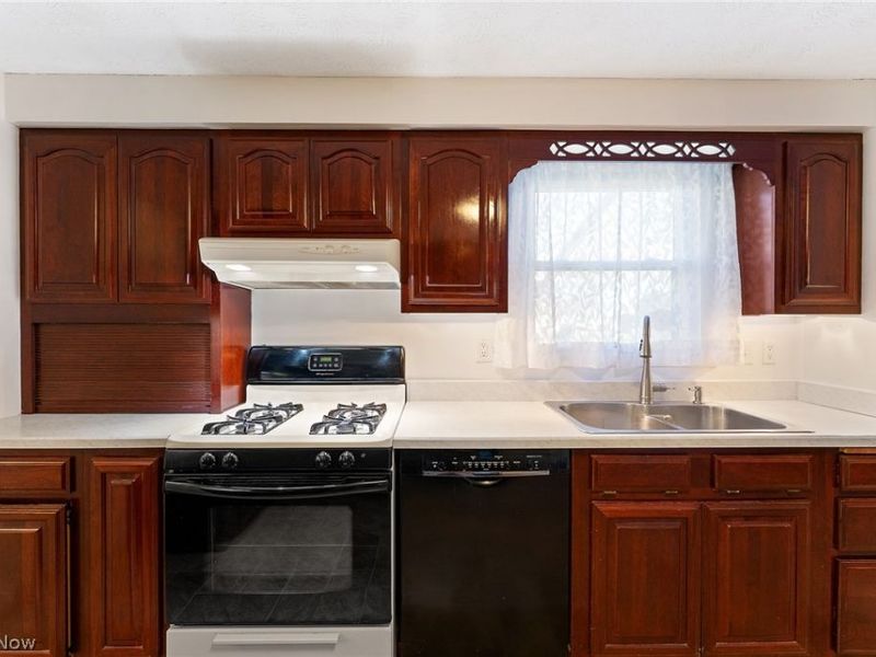 2085 Woodland Trace Street, Austintown, OH 44515 Photo 7