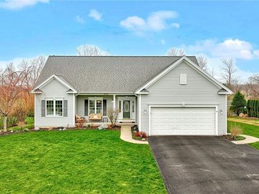 6128 Southbrook Drive , Ontario, NY 14519