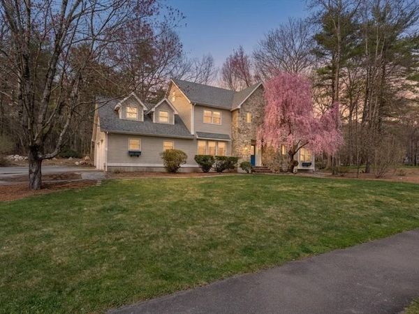8 Windsor Drive, Foxboro, MA 02035